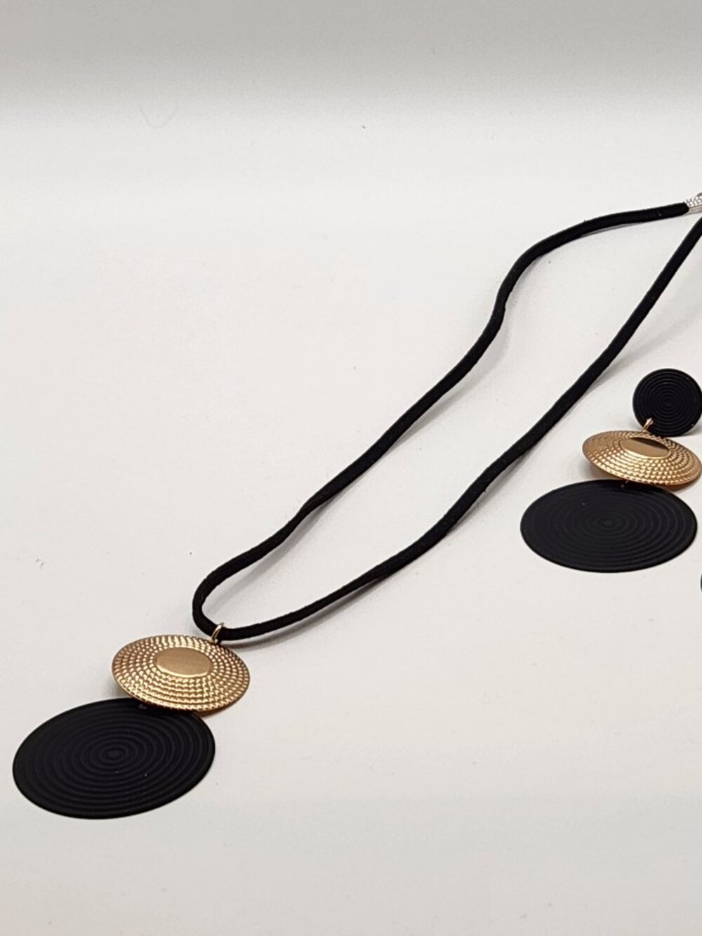 *SPECIAL* necklace & earring set black & gold tone discs NIP